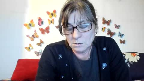 Snapshot of badgg chatting on 01/05/25, 03:13 Gina online show from 01/05/25, 03:13