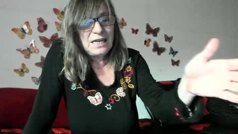 Snapshot of badgg chatting on 02/12/25, 03:05 Gina online show from 02/12/25, 03:05