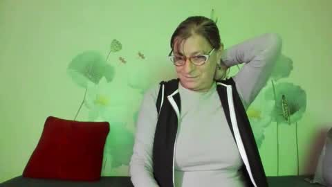 Snapshot of badgg chatting on 10/04/25, 12:58 Gina online show from 10/04/25, 12:58