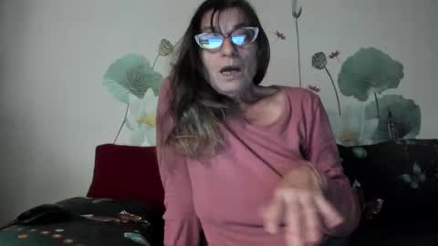 Snapshot of badgg chatting on 11/25/25, 02:06 Gina online show from 11/25/25, 02:06