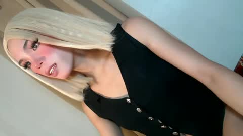 Snapshot of badgirl_jasmine chatting on 06/22/26, 10:12 jasmine online show from 06/22/26, 10:12