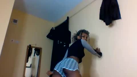 Lily. online show from 10/18/25, 06:08