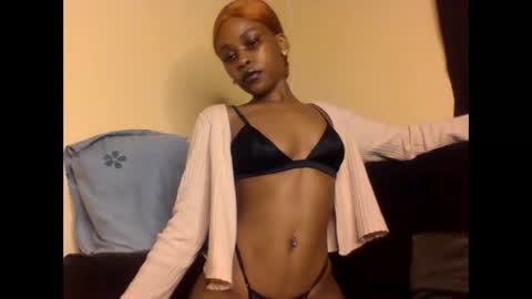 Lily. online show from 12/04/25, 04:16