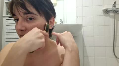 Baiedesbois online show from 10/16/25, 06:31