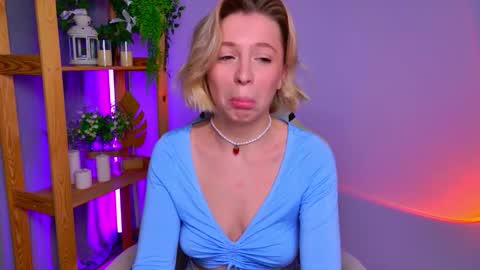 Snapshot of balerinacappuccino_ chatting on 02/18/26, 04:41 Elly online show from 02/18/26, 04:41