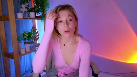 Snapshot of balerinacappuccino_ chatting on 04/10/26, 04:17 Elly online show from 04/10/26, 04:17