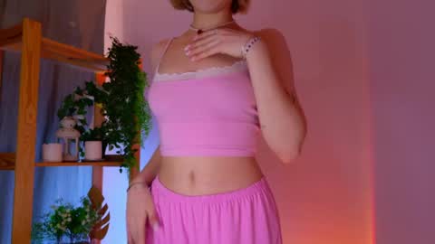 Snapshot of balerinacappuccino_ chatting on 04/15/26, 04:19 Elly online show from 04/15/26, 04:19