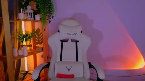 Snapshot of balerinacappuccino_ chatting on 05/09/26, 10:20 Elly online show from 05/09/26, 10:20