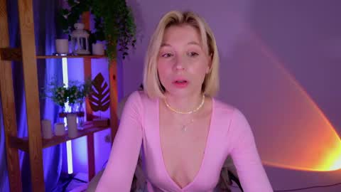 Snapshot of balerinacappuccino_ chatting on 05/12/26, 03:25 Elly online show from 05/12/26, 03:25