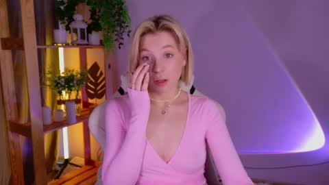 Snapshot of balerinacappuccino_ chatting on 05/16/26, 03:47 Elly online show from 05/16/26, 03:47
