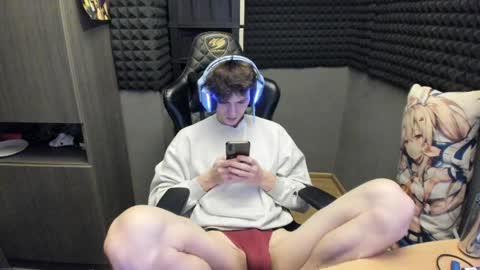 Snapshot of bambelbye chatting on 12/08/24, 04:04 Gaz online show from 12/08/24, 04:04