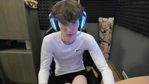 Snapshot of bambelbye chatting on 12/18/24, 08:57 Gaz online show from 12/18/24, 08:57