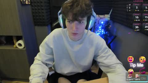 Snapshot of bambelbye chatting on 12/28/24, 04:09 Gaz online show from 12/28/24, 04:09