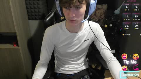 Snapshot of bambelbye chatting on 01/08/25, 03:50 Gaz online show from 01/08/25, 03:50