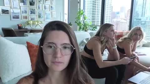 bambifarrina online show from 10/22/25, 06:40