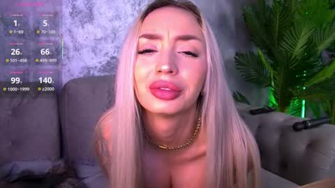 Snapshot of bambikayy chatting on 11/19/25, 08:25 Bambi online show from 11/19/25, 08:25