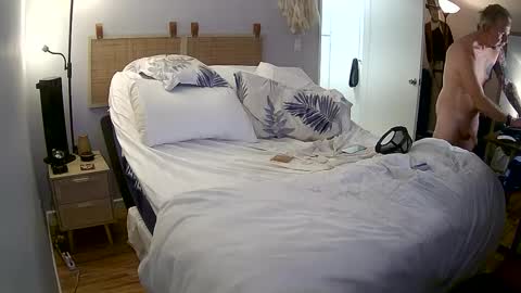 bananas318 online show from 09/18/25, 04:58