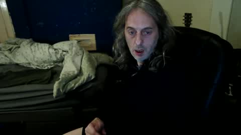 Snapshot of bangintoleather chatting on 04/26/26, 02:09 bangintoleather online show from 04/26/26, 02:09