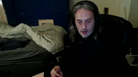 Snapshot of bangintoleather chatting on 04/30/26, 02:18 bangintoleather online show from 04/30/26, 02:18