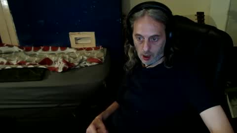 Snapshot of bangintoleather chatting on 05/27/26, 02:08 bangintoleather online show from 05/27/26, 02:08