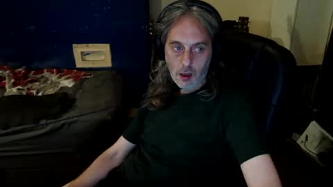 Snapshot of bangintoleather chatting on 07/18/26, 02:49 bangintoleather online show from 07/18/26, 02:49
