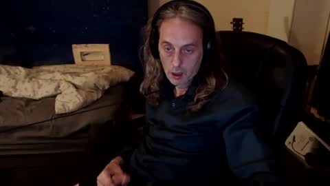 Snapshot of bangintoleather chatting on 08/01/26, 02:22 bangintoleather online show from 08/01/26, 02:22