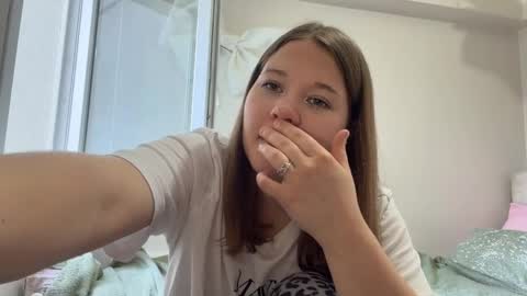 Snapshot of baosznejkowski chatting on 05/10/26, 02:22 Sumi online show from 05/10/26, 02:22