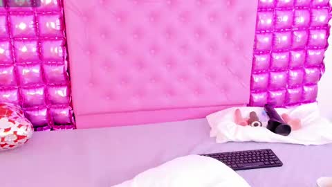 Snapshot of barbarahills_21 chatting on 02/14/25, 07:44 Barbie Hills online show from 02/14/25, 07:44