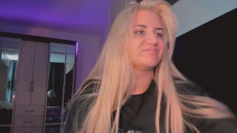 Snapshot of barbarasiren chatting on 10/12/25, 04:06 barbarasiren online show from 10/12/25, 04:06