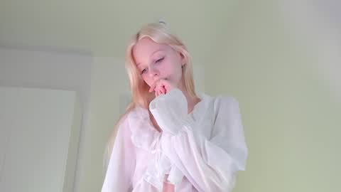 Bella online show from 11/21/25, 02:54