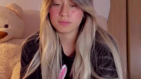 Barbie Blonde online show from 10/21/25, 01:39
