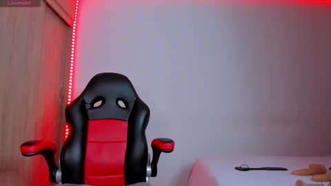 Nicolle  online show from 11/03/25, 04:03