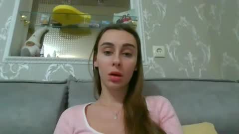 Snapshot of barbie_giirls_ chatting on 03/09/25, 05:17 Kate online show from 03/09/25, 05:17