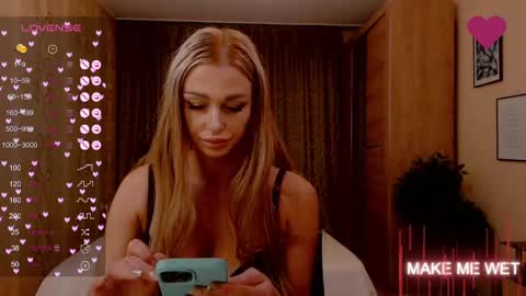 Snapshot of barbie_kiss1 chatting on 12/10/24, 01:22 barbie online show from 12/10/24, 01:22