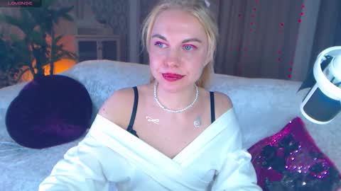 Snapshot of barbie_kiss1 chatting on 11/18/25, 06:40 barbie online show from 11/18/25, 06:40