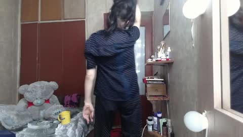 Snapshot of barbie_rococo chatting on 04/29/26, 06:03 barbie_rococo online show from 04/29/26, 06:03