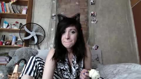 Snapshot of barbie_rococo chatting on 05/17/26, 10:28 barbie_rococo online show from 05/17/26, 10:28
