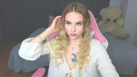 Snapshot of barbieee_doll chatting on 05/11/26, 04:04 Eva online show from 05/11/26, 04:04
