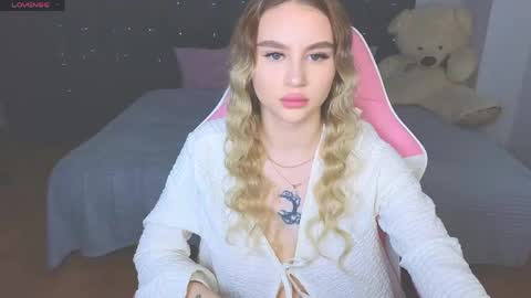 Snapshot of barbieee_doll chatting on 05/13/26, 04:59 Eva online show from 05/13/26, 04:59