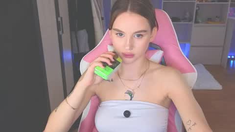 Snapshot of barbieee_doll chatting on 06/08/26, 11:43 Eva online show from 06/08/26, 11:43