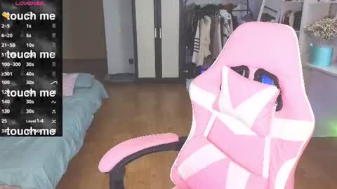 Snapshot of barbieee_doll chatting on 07/14/26, 12:13 Eva online show from 07/14/26, 12:13