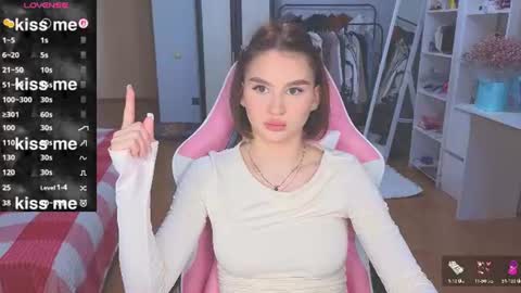 Snapshot of barbieee_doll chatting on 07/23/26, 01:31 Eva online show from 07/23/26, 01:31