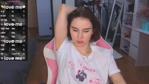 Snapshot of barbieee_doll chatting on 07/26/26, 01:29 Eva online show from 07/26/26, 01:29