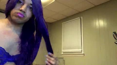 Snapshot of barbiegutzfan3 chatting on 09/21/25, 02:13 Tsbaby301 online show from 09/21/25, 02:13