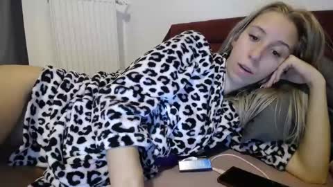 Snapshot of barelylegalblondy chatting on 12/10/24, 07:43 Lena online show from 12/10/24, 07:43