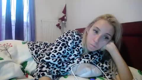 Snapshot of barelylegalblondy chatting on 01/07/25, 10:22 Lena online show from 01/07/25, 10:22