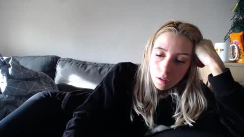 Snapshot of barelylegalblondy chatting on 01/26/25, 09:08 Lena online show from 01/26/25, 09:08