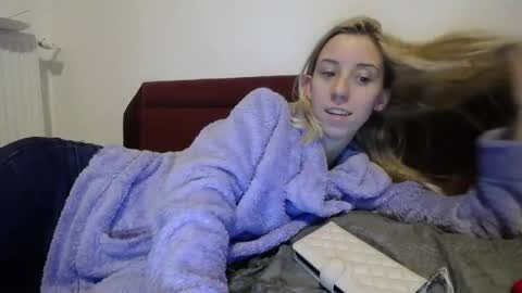 Snapshot of barelylegalblondy chatting on 02/13/25, 07:10 Lena online show from 02/13/25, 07:10