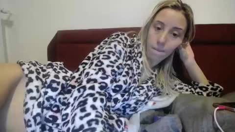Snapshot of barelylegalblondy chatting on 02/25/25, 07:47 Lena online show from 02/25/25, 07:47
