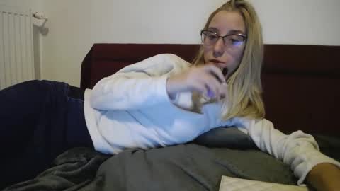 Snapshot of barelylegalblondy chatting on 03/08/25, 07:20 Lena online show from 03/08/25, 07:20